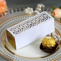 Elegante lasergeschnittene Geschenkschachtel mit Gold-Metallic-Finish für Hochzeitsbonbons - Weiß