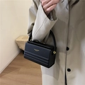 Borsa a mano classica box in pelle nera con chiusura magnetica dorata e scritta moda - Nero