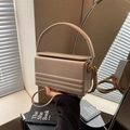 Elegante borsa a scatola in pelle PU beige con strisce orizzontali e fibbia magnetica - Color Tè al Latte