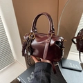 Retro Boston-Handtasche aus tief weinrotem Öl-Wachs-Leder mit doppelten Tragegriffen - Burgunderrot