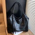 Bolso tote negro retro de cuero suave con flecos laterales y asas de diseño trenzado - Negro