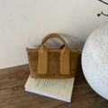 Bolso cubo pequeño de ante marrón con asas de cuero en contraste y estilo vintage - Marrón