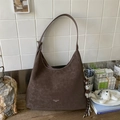 Donkerbruine hobo-schoudertas met contraststiksels en schattige hondenbedel - Koffie met Hanger