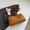 Borsa Boston in pelle scamosciata marrone con doppi manici in pelle e dettagli oro - Marrone Giallastro Grande