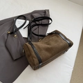 Borsa Boston in camoscio marrone con finiture in pelle nera e dettagli dorati - Verde Grande