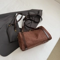 Borsa Boston in pelle scamosciata marrone con finiture in pelle e dettagli oro - Caffè grande