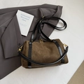 Sac Boston en daim marron foncé avec brides en cuir noir et finitions dorées - Vert Petit