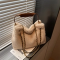 Borsa tote in ecopelliccia beige con manico in pelle marrone e tracolla a catena oro - Cachi Chiaro
