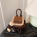 Brauner Wildleder-Minirucksack mit Pelzbesatz, Schleife und süßem Bären-Schlüsselanhänger - Kaffee mit Anhänger