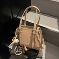 Bolso de hombro minimalista caqui de cuero con llavero de béisbol y hebilla de metal - Caqui Con Colgante