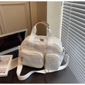 Witte nylon draagtas met grote capaciteit, bruine lederen handvaten en diverse zakken - Off-wit
