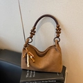 Sac fourre-tout en suédine marron avec poignée en perles de bois et pompon chic - Marron
