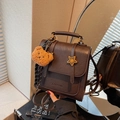 Ρετρό καφέ σακίδιο πλάτης με χρυσή αγκράφα αστέρι και κρεμαστό λούτρινο αρκουδάκι - Καφέ