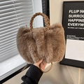 Schicke braune Plüsch-Beuteltasche mit geflochtenem Ledergriff für Herbst und Winter - Braun Ohne Anhänger