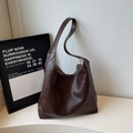 Dark brown retro hobo bag in soft leather with gold metal buckle and shoulder strap - No Pendant / Coffee