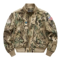 Giacca bomber tattica mimetica con colletto a costine e toppe speciali su sfondo bianco - M / Mimetico