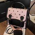 Mochila de lona rosa con lunares, ribete de cuero negro y bordado de lazo - Rosa