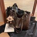 Dunkelbraune Shopper Tasche mit goldener Kette und Plüschbär-Anhänger für Damen - Kaffeebraun (mit Anhänger)