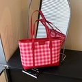 Sac cabas rétro à carreaux rouge et rose avec plaque dorée et finitions en cuir - Rouge