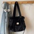 Bolso tote de piel sintética negra con parche de perlas y correa fina al hombro - Negro