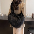 Sac à épaule en fausse fourrure noire pelucheuse pour femme style fourre-tout - Noir