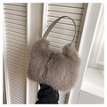 Elegante bolso de hombro de felpa gris con piel sintética suave y asa de cuero - Caqui