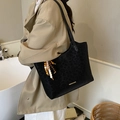 Borsa tote nera leopardata in pelle cerata con nappa decorativa in perline di legno - Nero