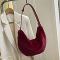 Bolso de media luna en piel sintética granate con correa ajustable de cuero suave - Rojo
