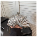 Clutch argento a conchiglia con trama ondulata lucida e sottile catena in metallo - Argento Stile 1