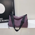 Minimalistische tiefviolette Umhängetasche mit verstellbarem Riemen und Reißverschluss - Lila