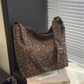 Borsa hobo retrò con stampa leopardata, tracolla larga regolabile e fibbia in metallo - Leopardo Marrone