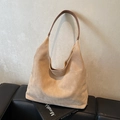 Khakifarbene Wildleder Hobo-Tasche mit braunem Trageriemen für den Büroalltag - Weiß