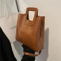 Tragetasche in Caramelbraun mit integrierten Griffen und verstellbarem Schultergurt - Braun