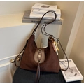 Borsa tote in camoscio marrone scuro opaco con fibbia vintage e ciondolo di perline - Caffè (Con Pendaglio)