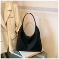 Schlichte schwarze Hobo-Schultertasche in Halbmondform für elegante tägliche Pendler - Schwarz