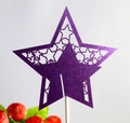 Dettaglio del topper per torta a forma di stella glitter viola con motivi traforati al laser - Viola scuro