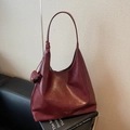 Bordeauxrode kunstleren tote bag met geknoopte schouderriem en bijpassend mini-tasje - Rood