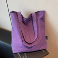 Bolso tote minimalista en nailon morado con asas largas para colgar del hombro - Morado