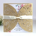 Invito matrimonio oro intagliato al laser con fiocco in raso e carta interna floreale - Oro Champagne