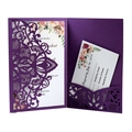 Détail du faire-part de mariage violet découpé au laser avec carte florale aquarelle - Violet foncé