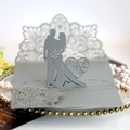Silberne Laser-Cut 3D Pop-up Hochzeitseinladung mit elegantem Mr & Mrs Silhouette - Silbergrau