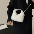 Bolso bandolera de pelo sintético blanco con cierre plateado y asa superior de moda - Blanco