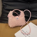 Mini bolso bandolera de peluche rosa suave con asa de mano y cierre de metal giratorio - Rosa