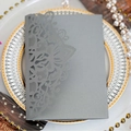 Faire-part ciselé au laser gris mat avec motifs floraux pour mariages et réceptions - Gris Argent