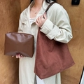 Vintage Tragetasche aus ziegelrotem Wildleder mit Lederriemen für den Alltag - Braun
