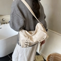 Bolso tote chic blanco crema en cuero suave con hebillas y detalles de remaches - Blanco Roto