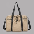 Detail der khakifarbenen Reisetasche mit großer Kapazität, Kordelzugtasche und Tragegurten - Khaki