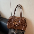 Premium dunkelbraune Vintage-Tragetasche mit gerafftem Detail und langen dünnen Schultergurten - Braun