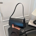 Bolso baguette clásico en cuero negro con acabado liso y correa de hombro para mujer - Negro