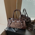 Retro Handtasche mit Leopardenmuster, Lederbesatz und Goldschnalle, elegante Umhängetasche - Braun